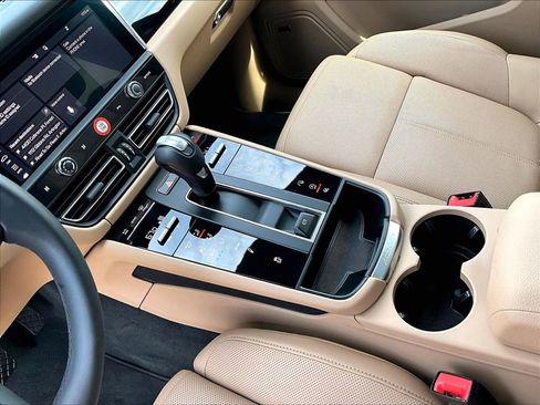 Certified 2025 Porsche Macan S AWD/4WD image 17