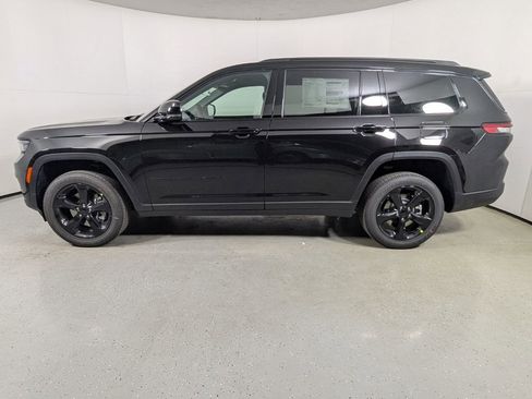 New 2025 Jeep Grand Cherokee L Altitude image 4