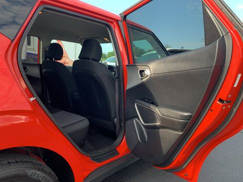 Used 2021 Kia Soul LX image 25