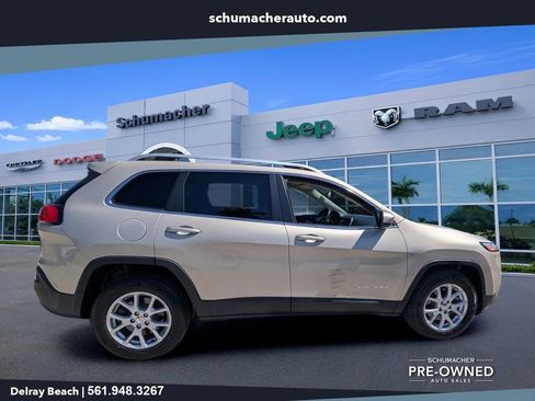 Used 2015 Jeep Cherokee Latitude AWD/4WD image 8