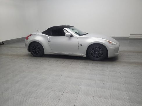 Used 2016 Nissan 370Z Roadster RWD image 11
