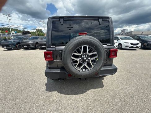 New 2026 Jeep Wrangler Unlimited Sahara AWD/4WD image 4