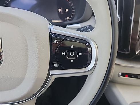 Certified 2025 Volvo XC60 B5 Plus AWD/4WD image 14