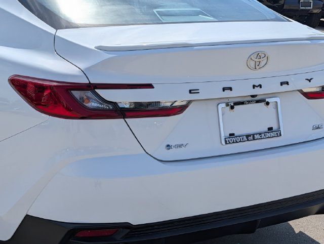 Used 2025 Toyota Camry SE FWD image 8