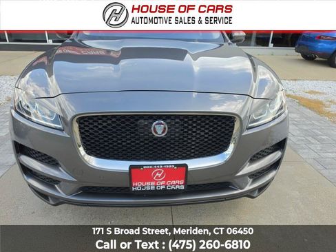 Used 2019 Jaguar F-PACE Premium AWD/4WD image 10