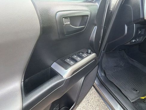 Used 2021 Toyota Tacoma SR5 image 12