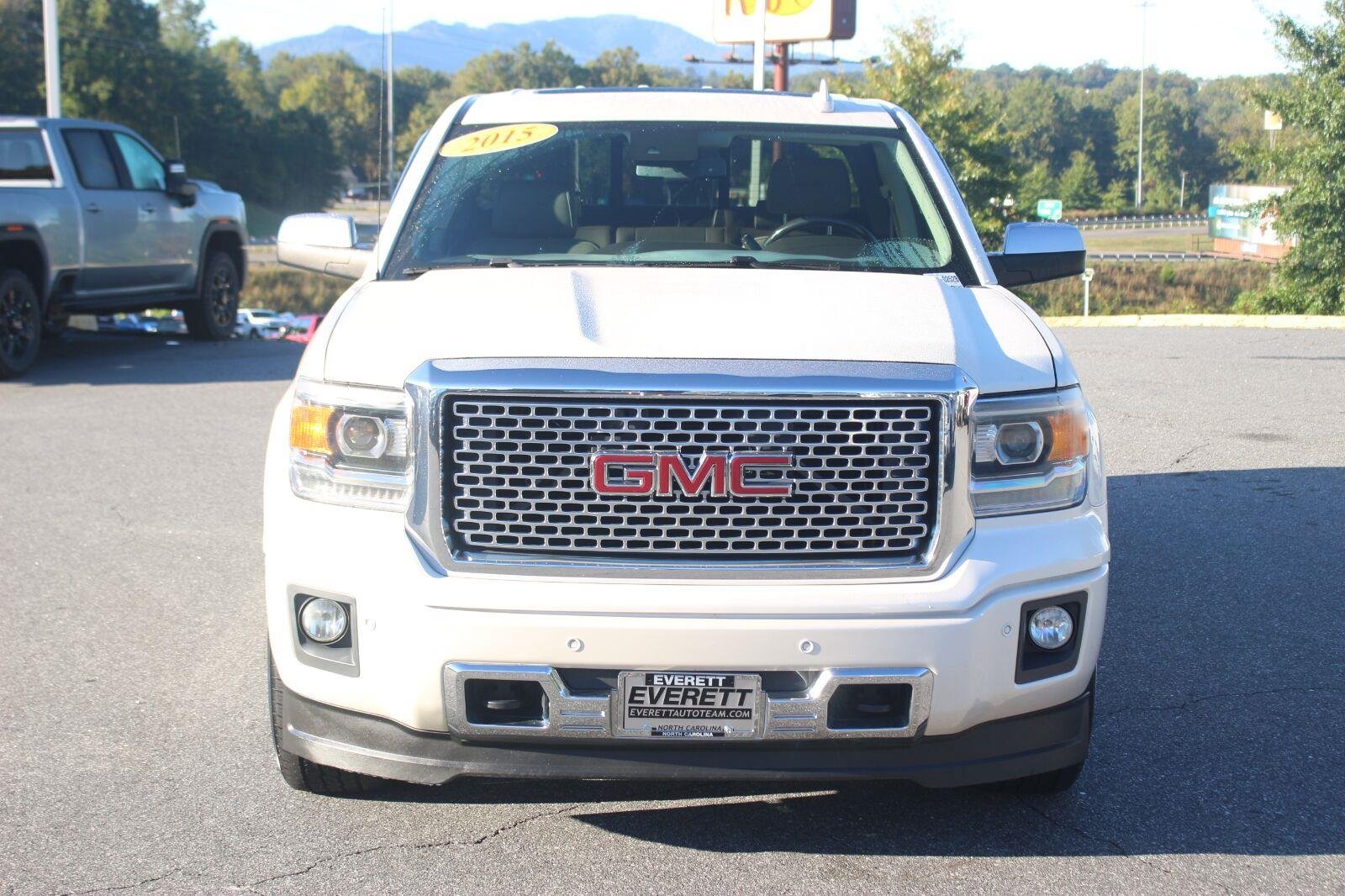 Used 2015 GMC Sierra 1500 Denali w/ Driver Alert Package AWD/4WD image 2