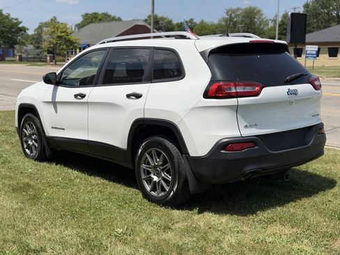 Used 2017 Jeep Cherokee Sport w/ Cold Weather Group AWD/4WD image 5