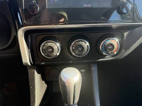 Used 2018 Toyota Corolla L image 18