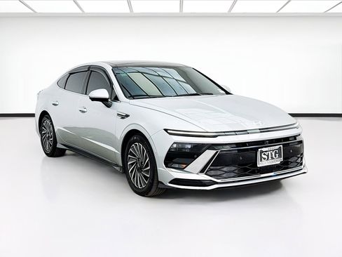 Used 2025 Hyundai Sonata Limited FWD image 3