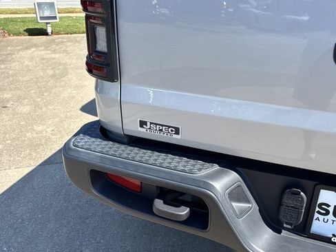 Used 2024 Jeep Gladiator Sport AWD/4WD image 6