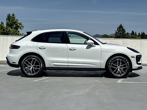 Used 2026 Porsche Macan AWD/4WD image 9