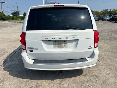 Used 2017 Dodge Grand Caravan SXT FWD image 4