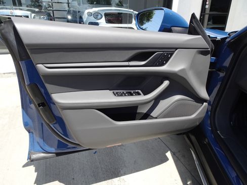 Used 2022 Porsche Taycan 4 Cross Turismo image 12