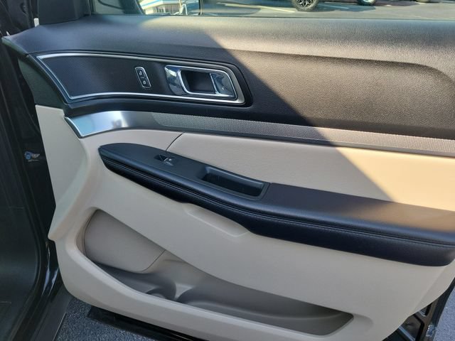 Used 2018 Ford Explorer XLT AWD/4WD image 32