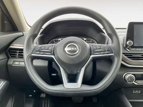 Used 2024 Nissan Altima 2.5 SV image 17