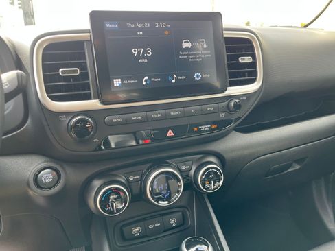 Used 2025 Hyundai Venue SEL FWD image 20