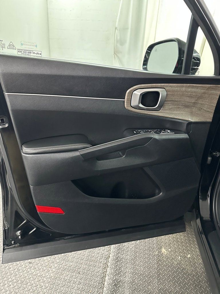 Used 2022 Kia Sorento S w/ Panoramic Sunroof Package AWD/4WD image 8