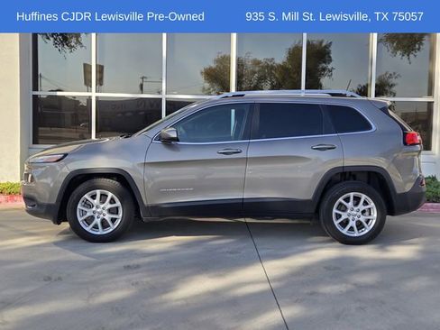 Certified 2017 Jeep Cherokee Latitude w/ Safety/Convenience Group image 4