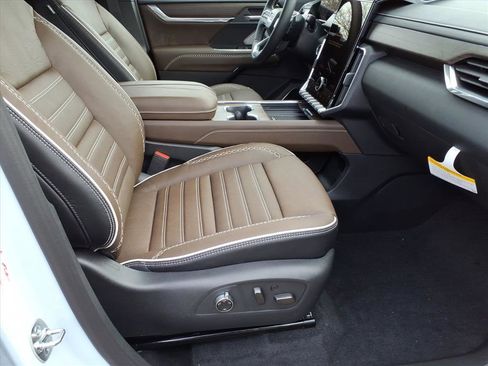 New 2026 GMC Acadia Denali Ultimate image 9