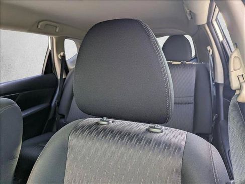 Used 2019 Nissan Rogue SV FWD image 16