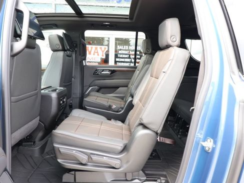 New 2026 Chevrolet Suburban High Country AWD/4WD image 28
