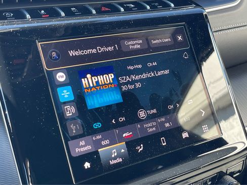 New 2025 Jeep Grand Cherokee Altitude image 11