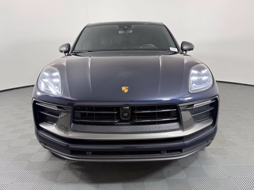 Certified 2023 Porsche Macan Turbo AWD/4WD image 10
