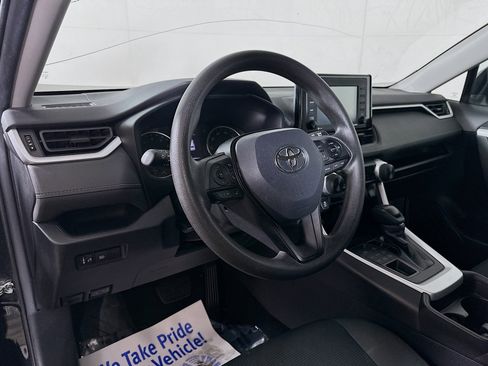 Used 2021 Toyota RAV4 LE image 9