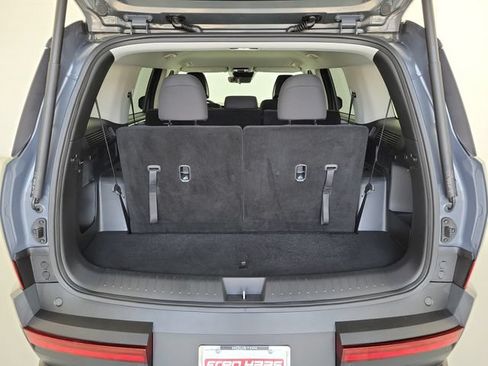 Used 2025 Hyundai Santa Fe SE FWD image 10