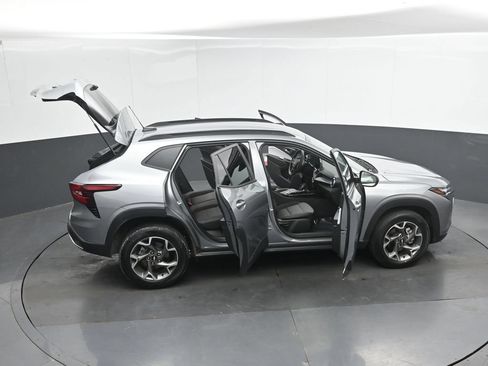 Used 2025 Chevrolet Trax LT FWD image 48