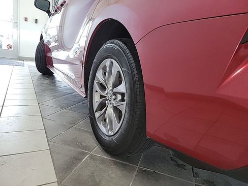 Used 2024 Toyota Sienna LE image 18