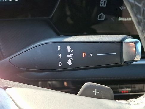 Used 2025 Chevrolet Equinox LT AWD/4WD image 14
