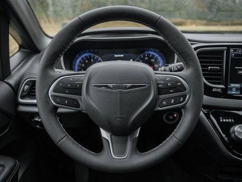 New 2026 Chrysler Voyager LX image 6