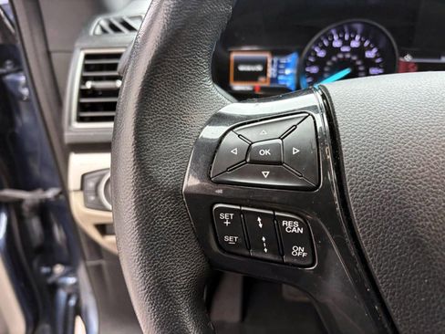 Used 2018 Ford Explorer XLT w/ Equipment Group 202A AWD/4WD image 17