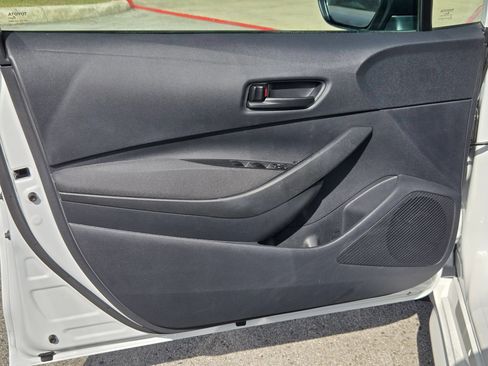 Used 2025 Toyota Corolla LE FWD image 10