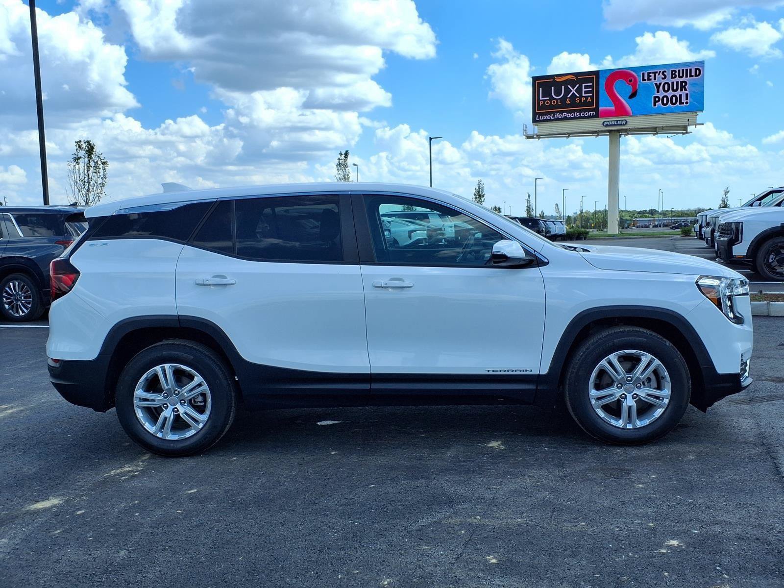 Used 2024 GMC Terrain SLE FWD image 28