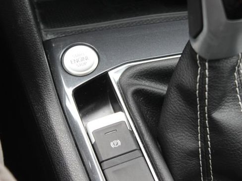 Used 2023 Volkswagen Tiguan SE image 10