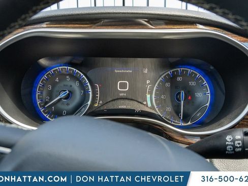 Used 2023 Chrysler Pacifica Limited FWD image 7