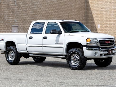 Used 2005 GMC Sierra 2500 SLE w/ Heavy-Duty Power Package AWD/4WD image 7