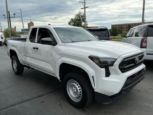Used 2024 Toyota Tacoma SR RWD image 3