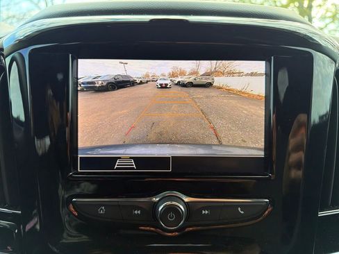 Used 2021 Chevrolet Traverse LS image 22