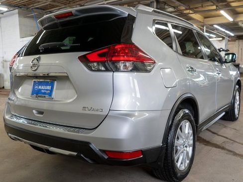 Used 2017 Nissan Rogue SV w/ SV Premium Package image 6