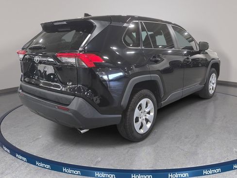 Used 2022 Toyota RAV4 LE FWD image 6