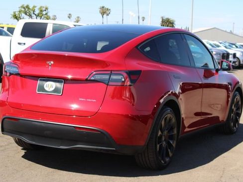 Used 2021 Tesla Model Y Long Range image 5