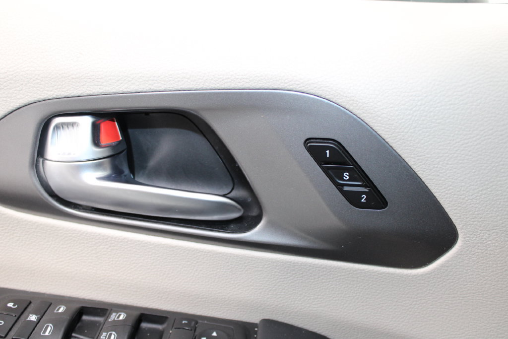 Used 2024 Nissan Versa SR FWD image 74