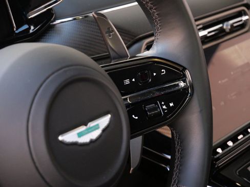 Used 2025 Aston Martin V8 Vantage Coupe image 18