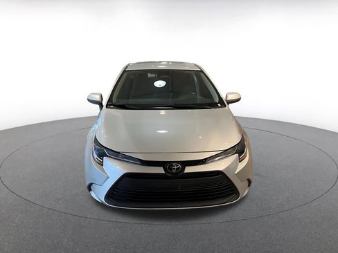Used 2025 Toyota Corolla LE image 4