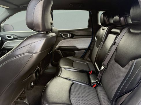 Used 2024 Jeep Compass Latitude image 27