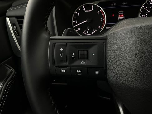 Used 2025 Nissan Rogue SV image 33